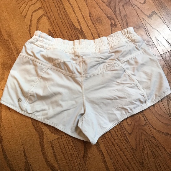 Lululemon Tracker Short white | size 8 - Picture 7 of 9